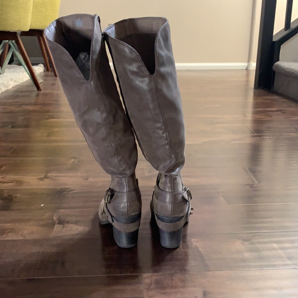 Boots - Picture 3 of 4